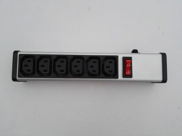 6 Outlet Steker Datar Power Strip Metal PDU Dengan Overload Protector IEC Disetujui