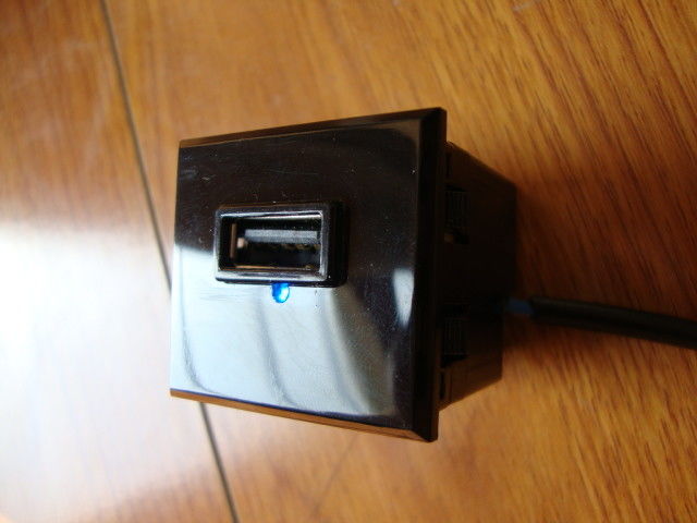 Universal Port Tunggal Mini Usb Charging Station Untuk Ponsel Pintar / Perangkat Genggam