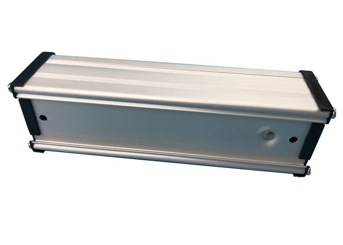 Hardwired Plug In PDU Power Distribution Unit 4 Outlet Dengan IEC Connector Low Profile
