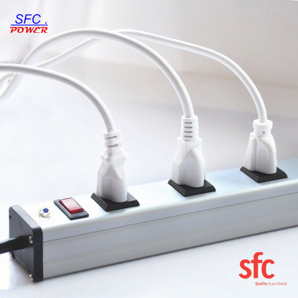 Grounded 9 Outlet Logam Low Profile Plug Power Strip Dengan Kabel Ekstensi Panjang