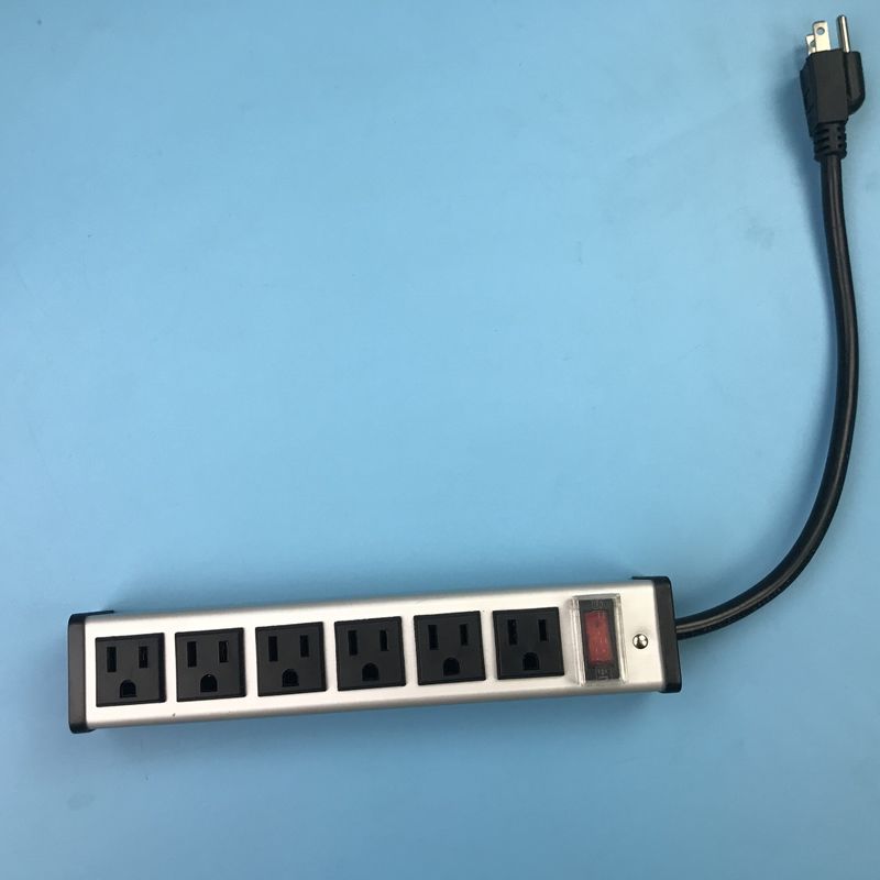 Strip Daya Multi Outlet Logam Dengan Sakelar Tahan Air Untuk Bengkel / Kantor