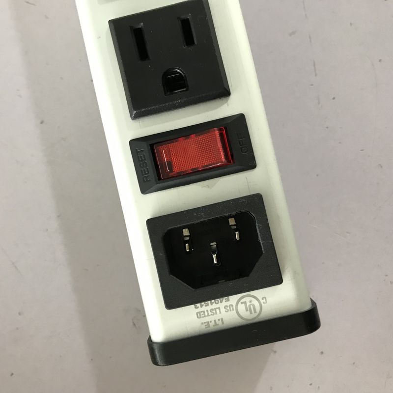 Aluminium Shell 125V 18 US Outlet Power Strip Dengan Kabel Ekstensi, papan ekstensi daya Industri Ultralong