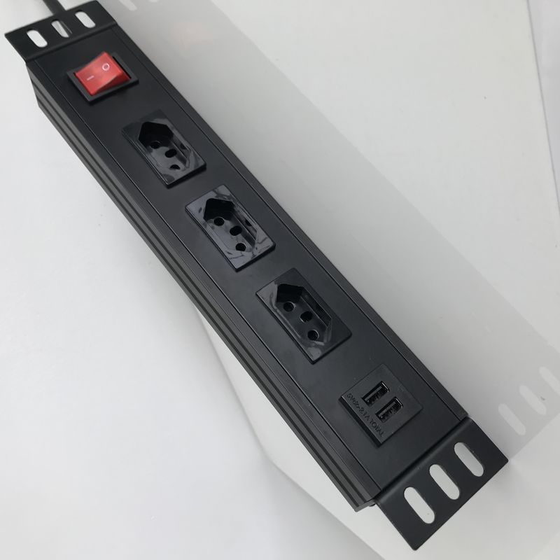 Port USB Duplex Dan 3 Strip Daya Outlet Swiss Dengan Cangkang Aluminium Kabel 2M